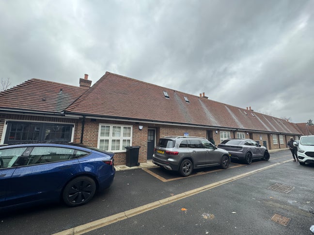 Luxury 3 bed /2 Bath house NW11 Main Photo