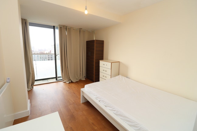 Spacious Ensuite with Balcony - SE10 Main Photo