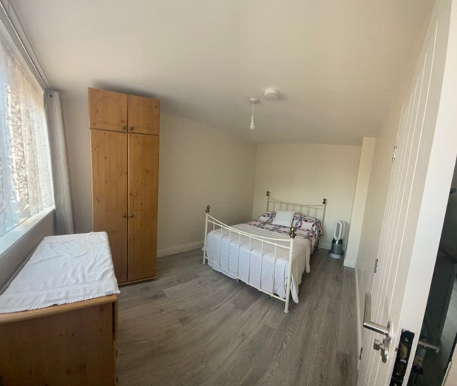 **Spacious Double Room in Camden Town** Main Photo