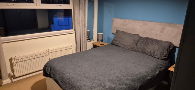 Double Room available in 3 bedroom Semi Detached Main Photo