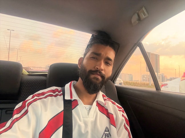 I am a professional male aged 25. I am lookin... Main Photo