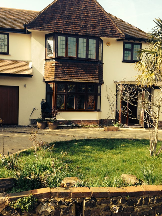 1 Bed Self Contained Annex  for Female Bills Incl Main Photo