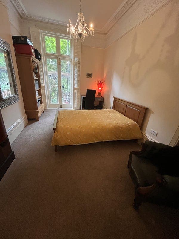 Room in friendly flat  Main Photo