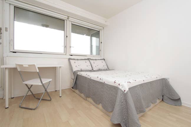 New economic room with balcony in Aldgate E1  Main Photo