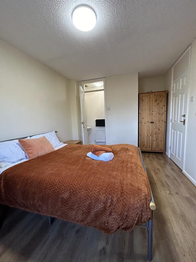 Ensuite double Bedroom - in a 6 bed shared house Main Photo