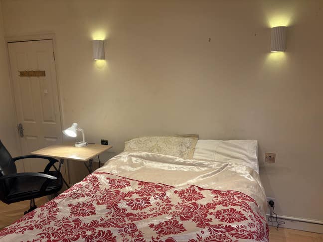 Double room in a 3 Bedroom House - for Single Lady Main Photo