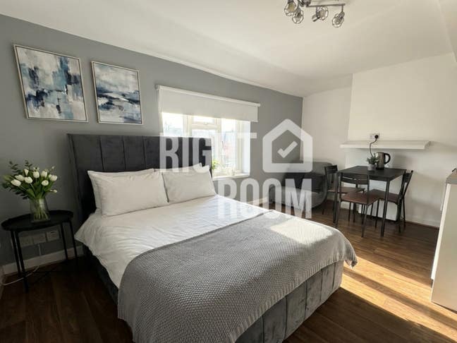 Stunning Studios SO14 | Bills Inc | Couples 👍👍 Main Photo