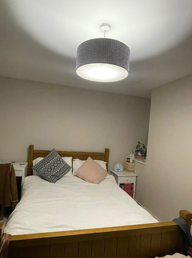 Large Double Room in friendly House share Main Photo