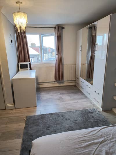Ensuite Room Available–IG3 9HA Main Photo