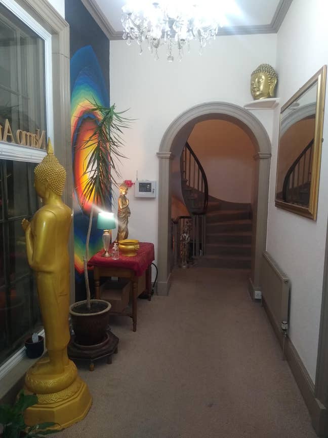 Single room in Buddhist community  Main Photo