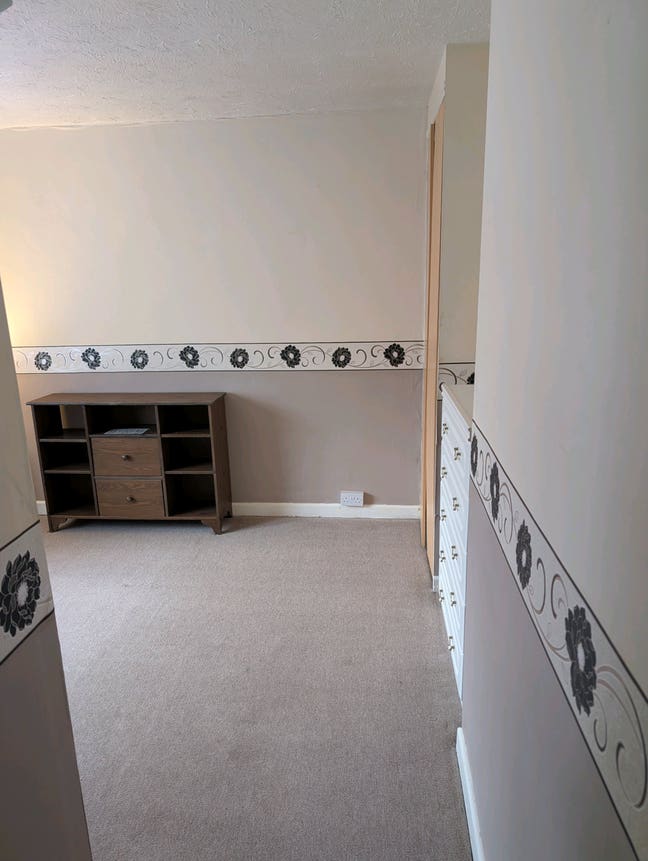 Rooms in a 4 roomed house. Main Photo