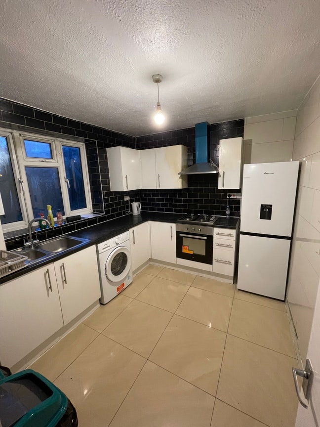 2 Double Room in a shared House At Bow Church  Main Photo