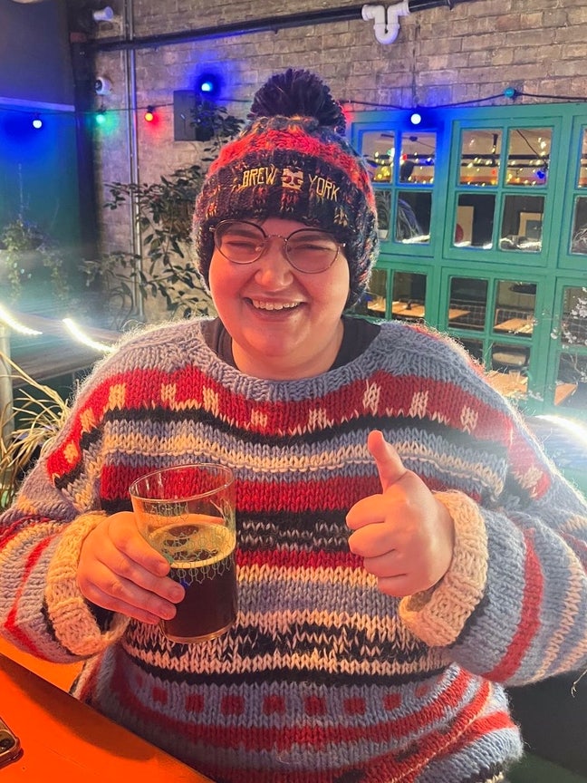 Looking for single or double room Main Photo