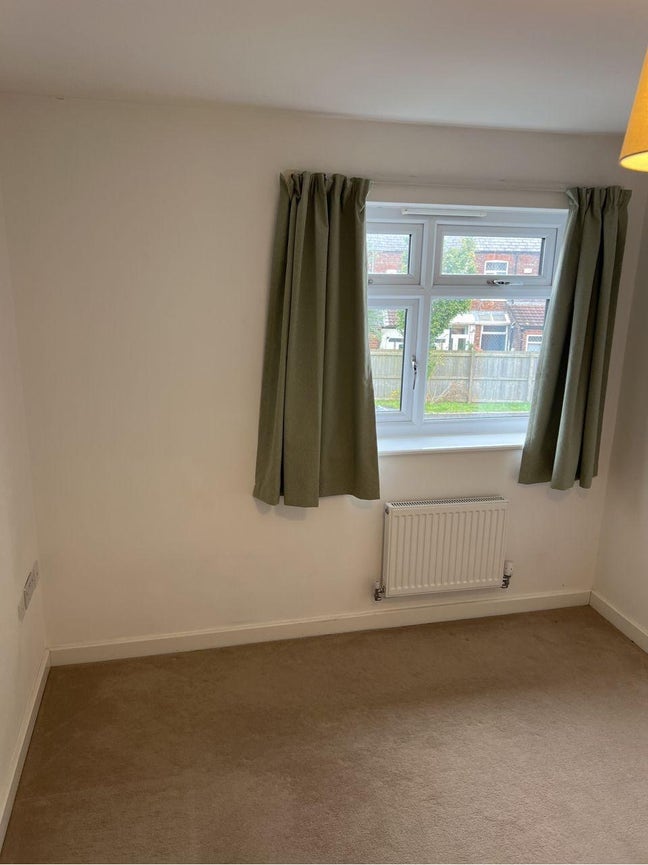 Room share available  Main Photo