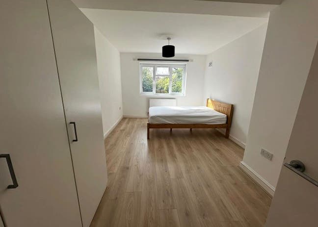 Large, Bright Double Room in Lower Clapton Main Photo