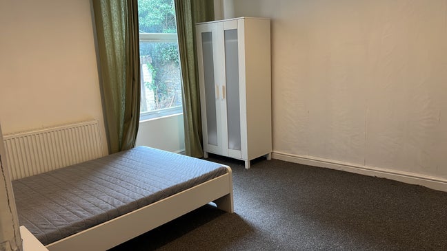 Large Shared Property in Central Weston Main Photo