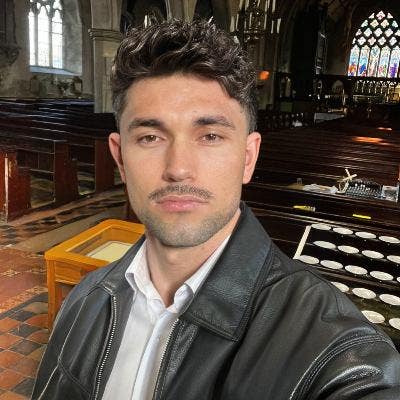 Professional Male seeks a single or double room Main Photo