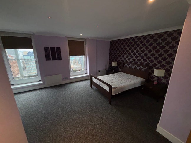 Ensuite room available for 2 months Main Photo