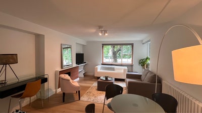 Lovely spacious room available  Main Photo