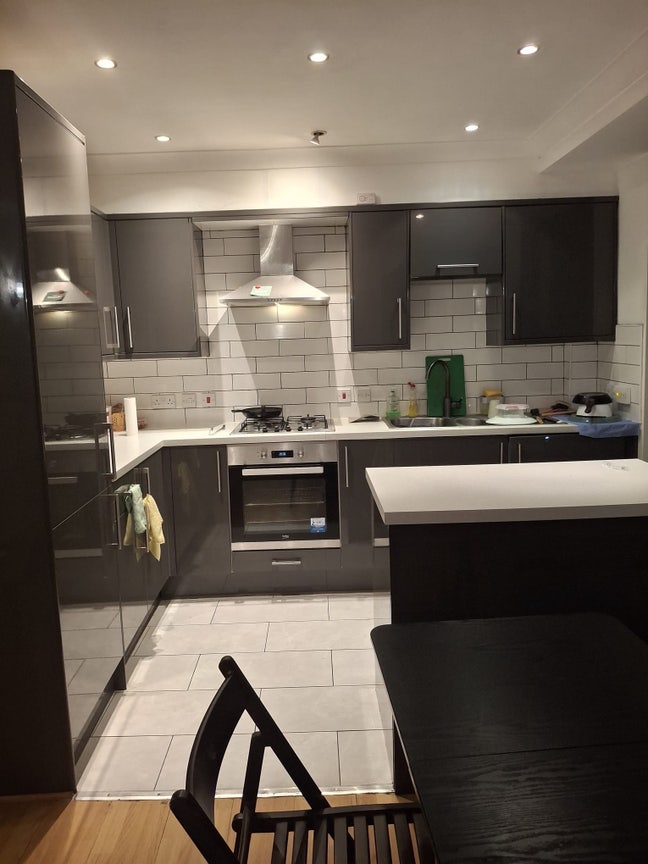 Room Available opposite Kingston Hospital Main Photo