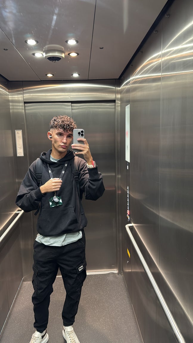 Professional Male seeks a double room Main Photo