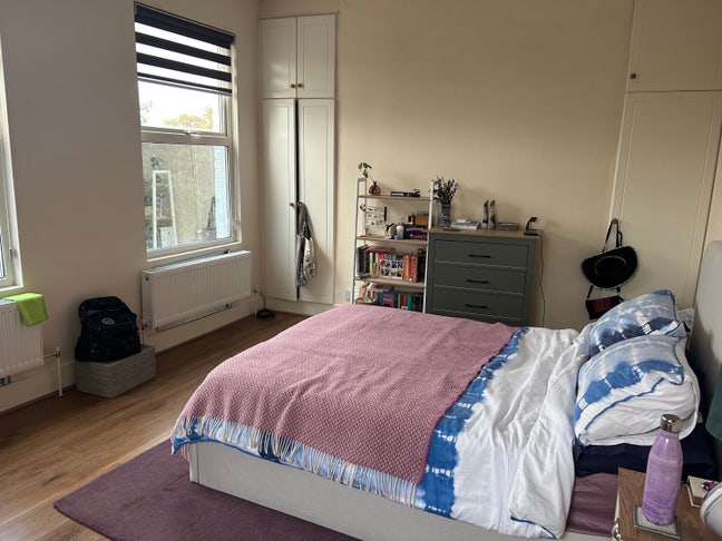 Huge, bright double room - available now Main Photo
