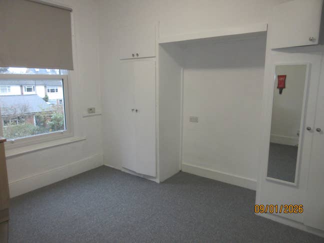 Newly refurbished bedsit close leytonstone tube Main Photo