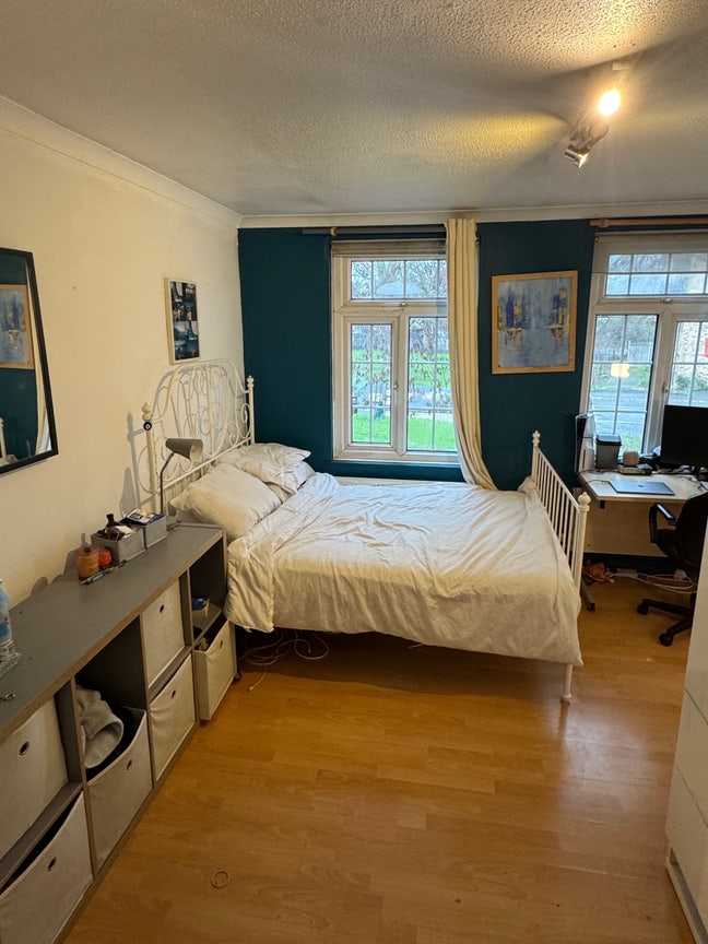 Short term 4-6 week double bedroom- great location Main Photo