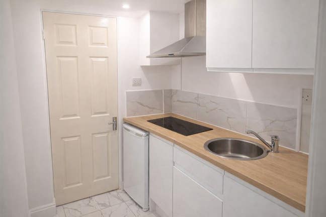 1 bed Self Contained Flat Main Photo