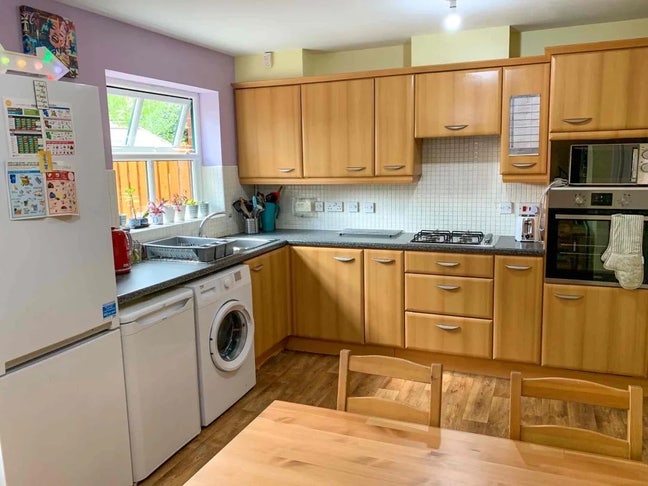 Large double room to rent in M14- bills include  Main Photo