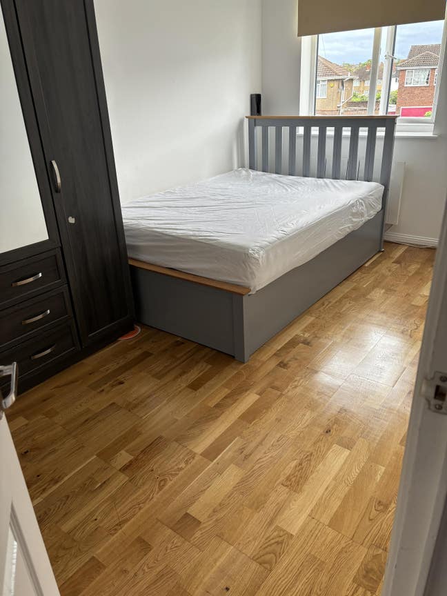 Double room to rent in town Aylesbury Main Photo
