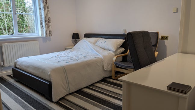 Double Bedroom with En-suite Bathroom and TV Main Photo