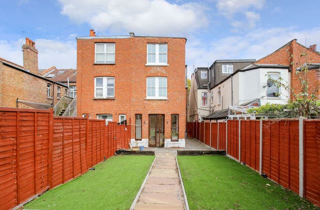 SPACIOUS room in acton bills included Main Photo