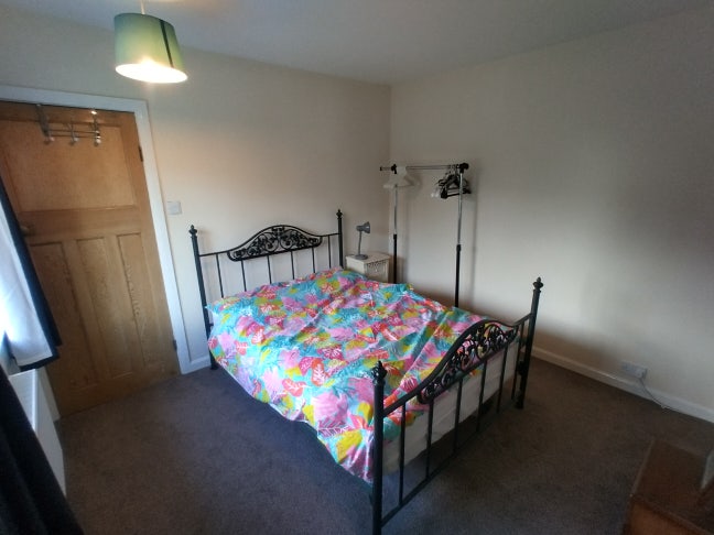 Quiet Mon-Fri short let with good transport links. Main Photo