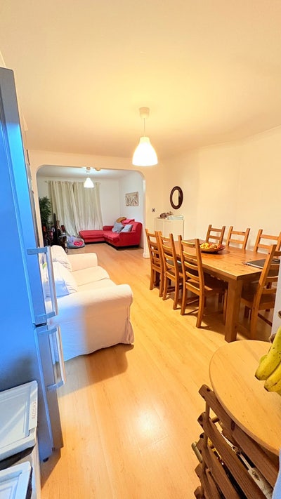 Room for rent in Mitcham Family Friendly Main Photo