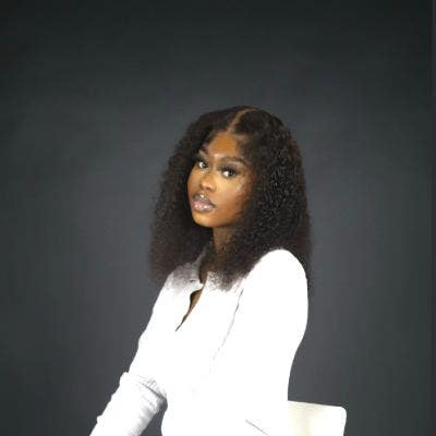 Professional Female seeks a double room Main Photo