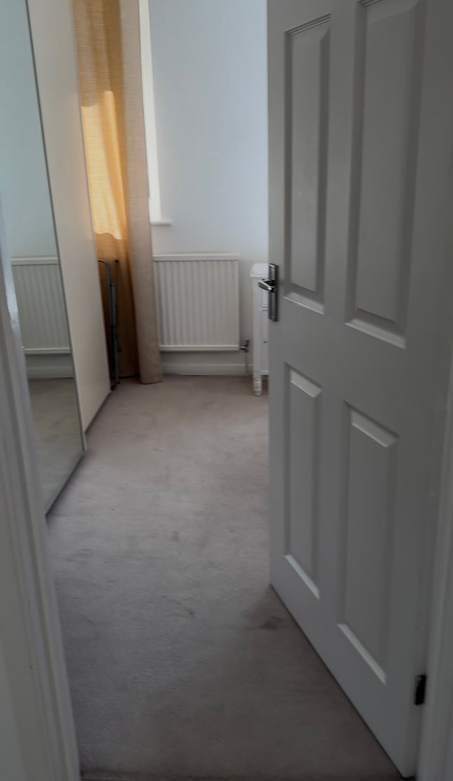 Double Room in 3 story house on Putney Hill Main Photo
