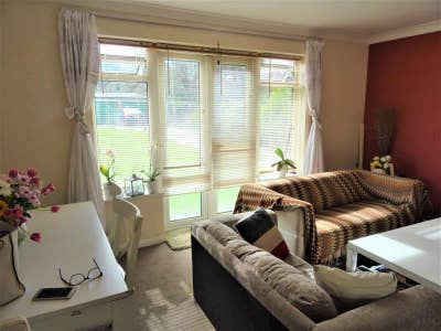 Double bedroom, female students and professionals Main Photo