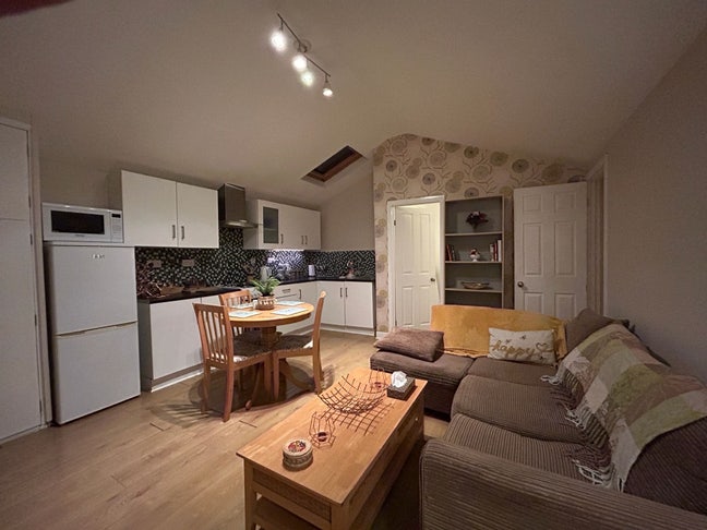 Fully refurbished 2 bedroom unit  Main Photo