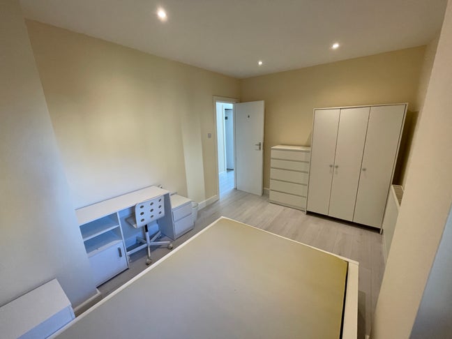 Large Double - 5mins Finsbury Park **No Deposit** Main Photo