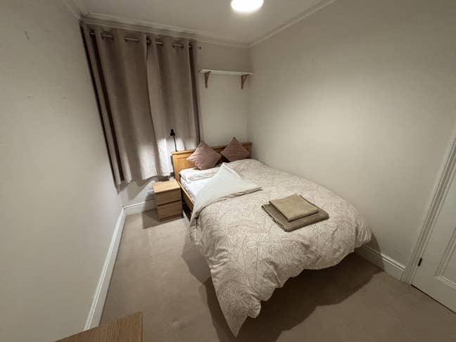 Art / Dog lovers welcome to Plumstead Main Photo