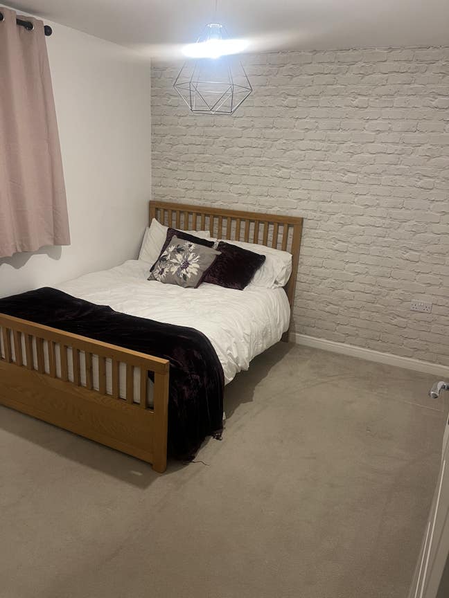 Spacious double room with bathroom  Main Photo