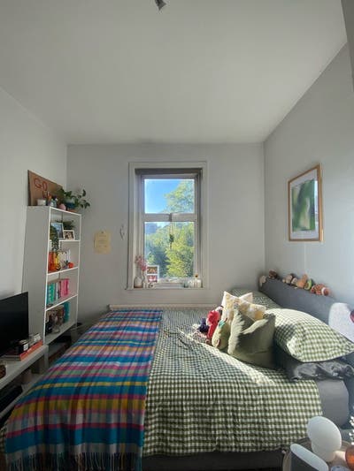 Room available in house share in Forest Hill! Main Photo