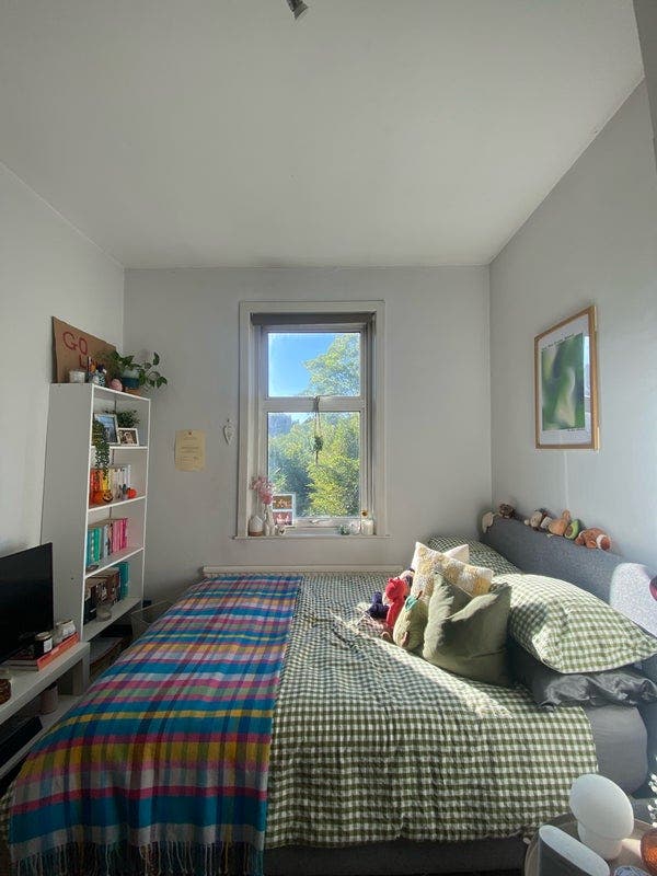 Room available in house share in Forest Hill! Main Photo