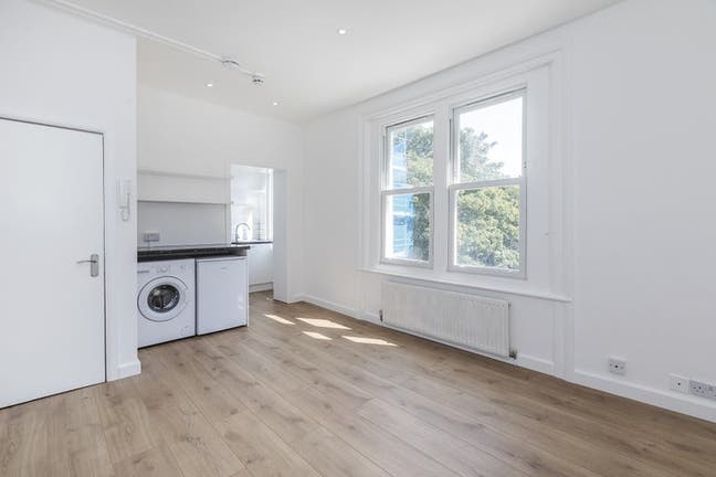 Studio in Camden Road, Camden, N7 Main Photo