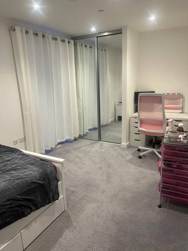 En-suite, furnished double room for rent, 1 min ST Main Photo