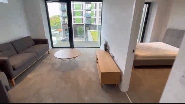 2 bedroom flat in Salford  Main Photo