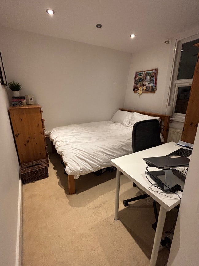Double room in top floor flat, Balham Main Photo