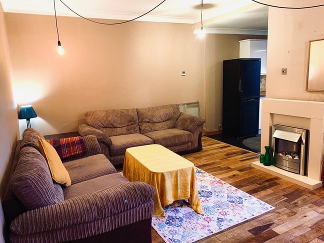 Nice rooms in a luxury flat Beith free parking   Main Photo