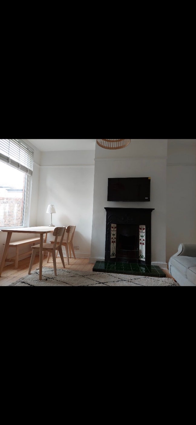 Double bedroom in Victorian terrace Main Photo